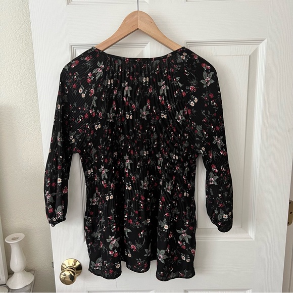 PLEIONE Anthropologie Size Medium Black Floral Top Blouse - Picture 6 of 10